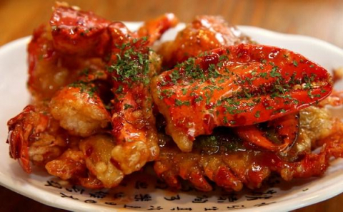 칠리소스에 버무려 내면 '바닷가재 칠리소스'. 정종회 기자 jjh@