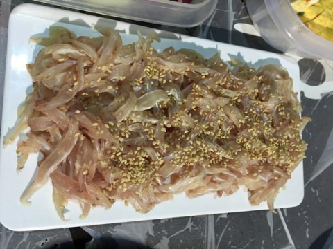 유형식 선장이 맛깔스럽게 장만한 갈치회.