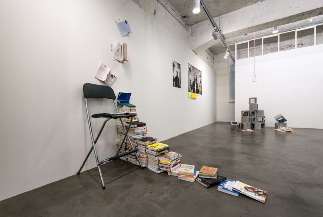 구미령 사서의 '책'.