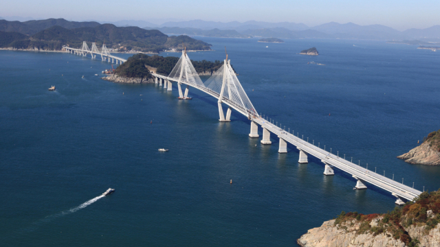 부산-거제 연결 거가대교 전경. 부산일보DB