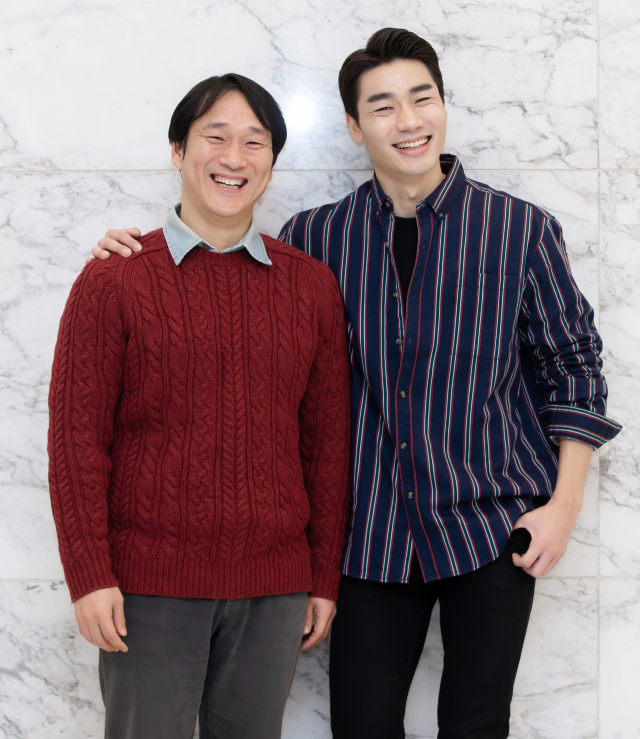 부산 출신 배우 이주원(왼쪽)과 박영빈이 영화 ‘이월’로 스크린 나들이에 나선다. 남유정 기자