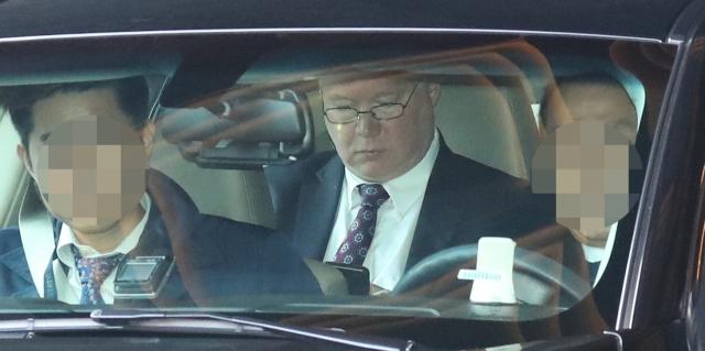 지난 4일 비건 특별대표가 서울 시내의 한 호텔을 나서는 모습.