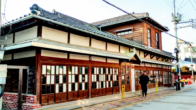 일제 강점기 때 모습이 그대로 남아 있는 보성여관 전경. 소설 태백산맥에서는 빨치산 토벌대원들의 숙소로 등장한다.