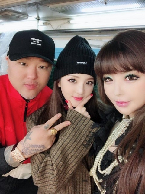 박봄 새 앨범에 참여한 작곡가 용감한형제와 산다라박(왼쪽부터 용감한형제, 산다라박, 박봄) [디네이션 제공]