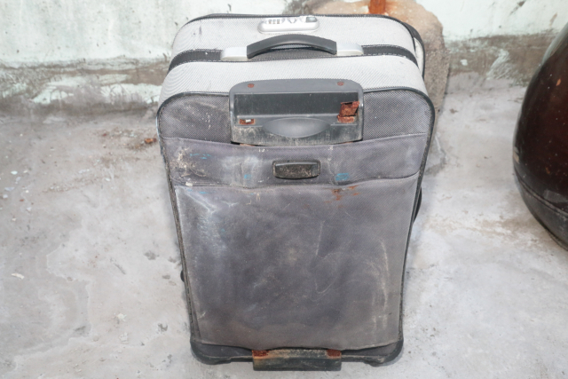 사체를 옮길 때 사용한 여행용 가방. 부산경찰청 제공