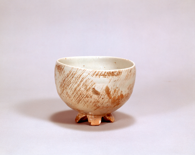 긴카이다완(金海茶碗). 높이 8.7㎝, 둘레 13.2㎝. 일본 교토 기타무라미술관 소장. 신한균 제공