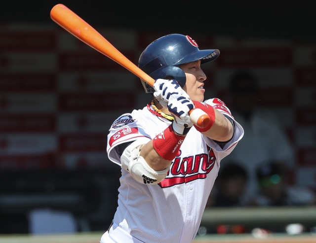 추가 적시타를 터뜨린 손아섭. 부산일보DB