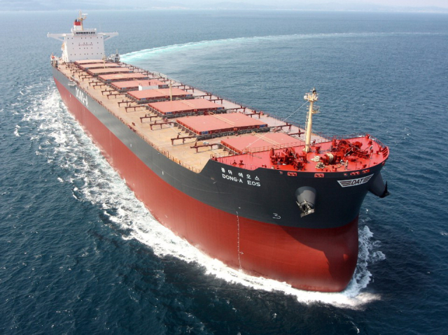 18만 DWT(재화중량톤수)급 벌크선인 ‘동아 에오스호’. 동아탱커 홈페이지 캡처