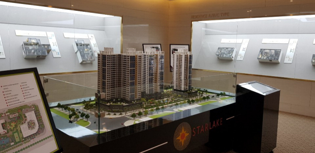 부·울·경 지역 시공능력평가 1위 건설사인 동원개발이 베트남에서 ‘주거 한류’를 불러 일으키겠다는 포부를 다진다. 부산 지역 업체로는 처음이다. 최근 베트남 하노이에 설치돼 사람들이 몰려든 한국 건설업체의 모델하우스. 동원개발 제공