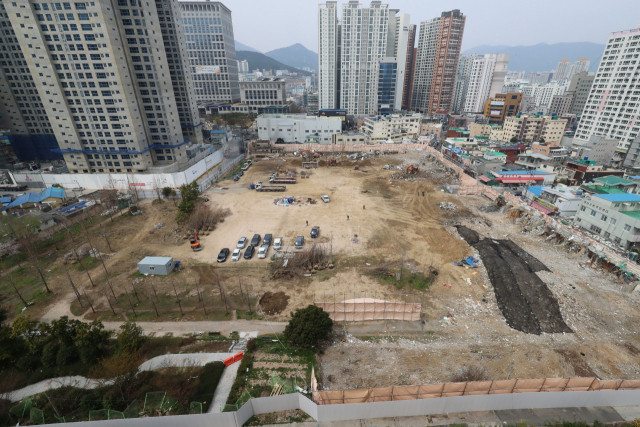 사업 재검토에 들어간 부산시청 앞 행복주택 예정지. 시는 연제구 연산동 1590-1(옛 연제구민운동장) 일대 1만 8225㎡ 부지에 1800세대 규모의 행복주택 사업을 추진했었다.