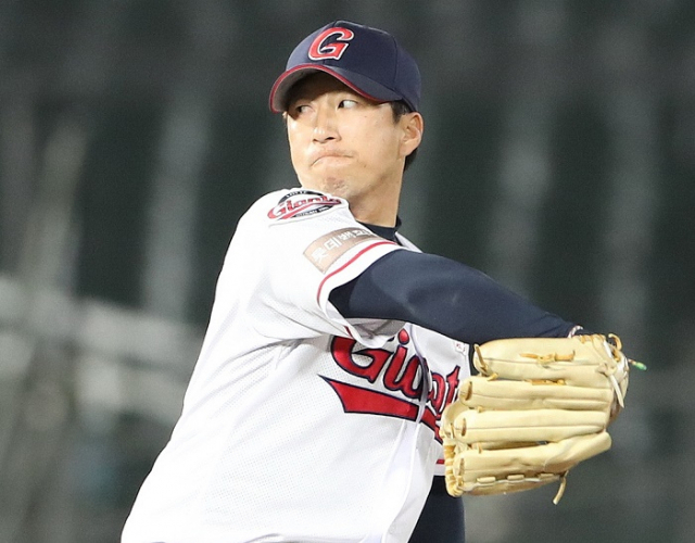 롯데 고효준이 지난 5일 한화전에서 역투하는 장면. 롯데 제공