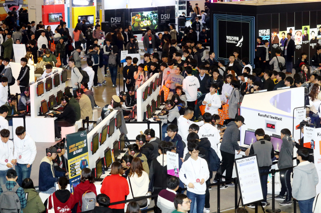 벡스코 전관을 사용하는 지스타 행사.