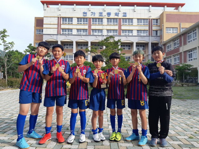 천가초등학교 남자 풋살팀. 천가초등 제공
