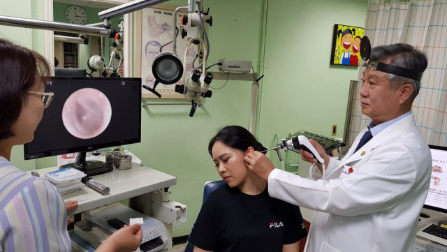 김리석 과장이 환자를 진료하는 모습. 대동병원 제공