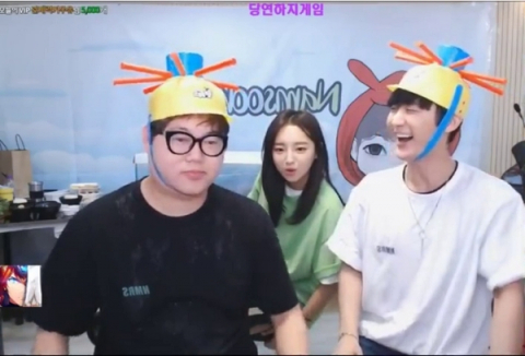 나락스 방송 캡쳐(왼쪽부터 감스트, 외질혜, NS남순)
