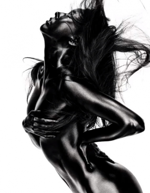 사진-'하퍼스 바자' 인스타그램