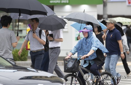 장마전선 북상[연합뉴스 자료사진]