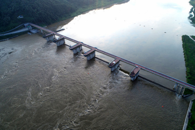 사진은 4대강 사업의 일환으로 설치된 대구 달성군 달성보 일대. 부산일보DB