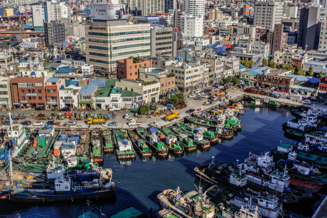 올가을 여행주간을 앞두고 부산 영도구 깡깡이마을이 ‘취향저격 마을여행’ 추천 장소 20곳에 포함됐다. 부산일보 DB