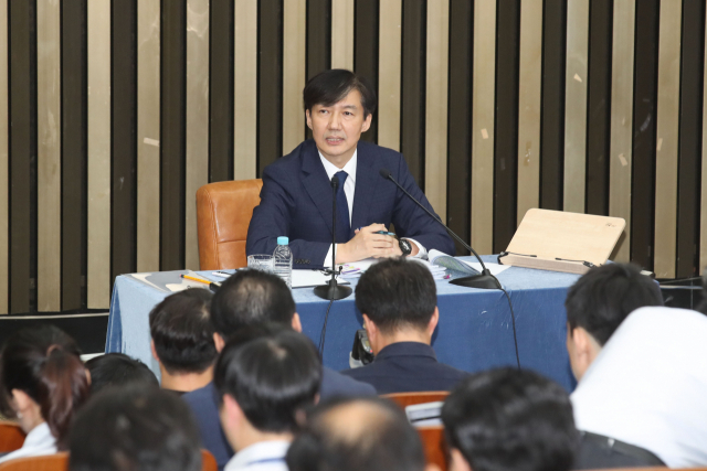 조국 법무부 장관 후보자가 2일 오후 서울 국회에서 기자회견을 하고 있다. 김종호 기자 kimjh@