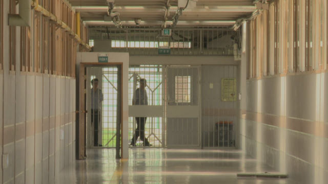 화성연쇄살인사건 용의자 이 모 씨가 1995년부터 20년 넘게 수감돼 있는 부산교도소 내부 모습. 부산일보DB