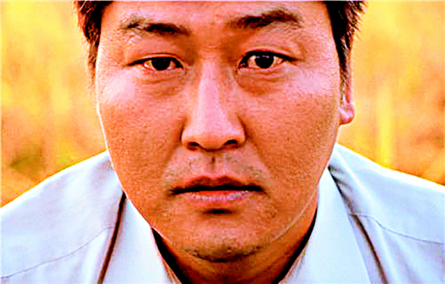 화성 연쇄살인사건 유력 용의자 검거로 재조명되는 ‘살인의 추억’의 마지막 장면.