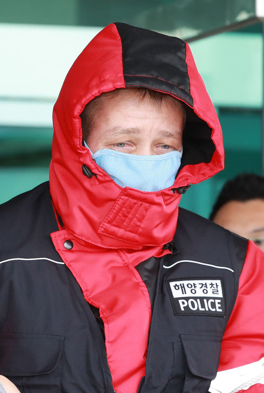 광안대교와 충돌 사고를 낸 러시아 화물선 선장. 부산일보DB