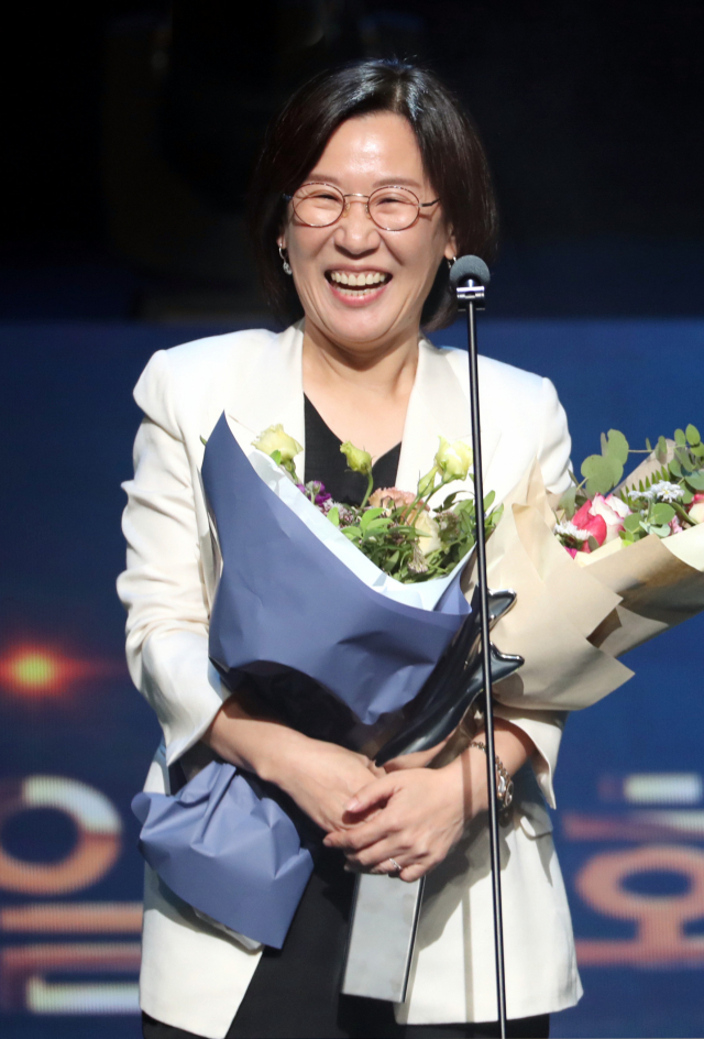 2019 부일영화상 최우수작품상(기생충) 곽신애 대표. 강원태 기자 wkang@