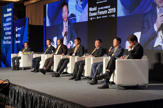 지난 1일 세계해양포럼 ‘북방 물류 다자간 협력과 부산의 역할’에서 패널들이 부산의 역할에 대해 토론하고 있다. 한국해양산업협회 제공