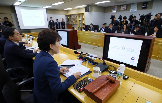 김현미 국토교통부 장관이 6일 정부세종청사 국토교통부에서 열린 주거정책심의위원회에서 모두 발언을 하고 있다. 연합뉴스