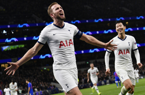 토트넘 네 번째 골 넣고 기뻐하는 해리 케인. EPA연합뉴스.