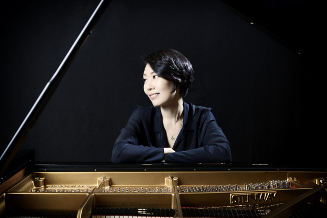 세계 무대 데뷔 30주년을 맞아 피아니스트 백혜선이 다음 달 3일 부산을 찾는다. 부산문화회관 제공