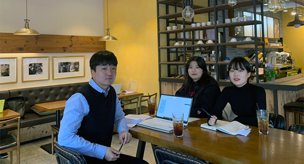 허윤길 씨(왼쪽) 등 ‘마유비’ 팀 사진. 부경대학교 제공.