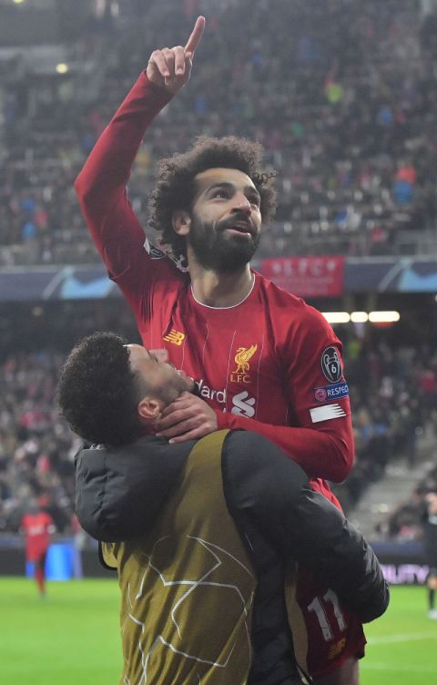 체임벌린과 함께 득점 기뻐하는 살라. AFP연합뉴스.