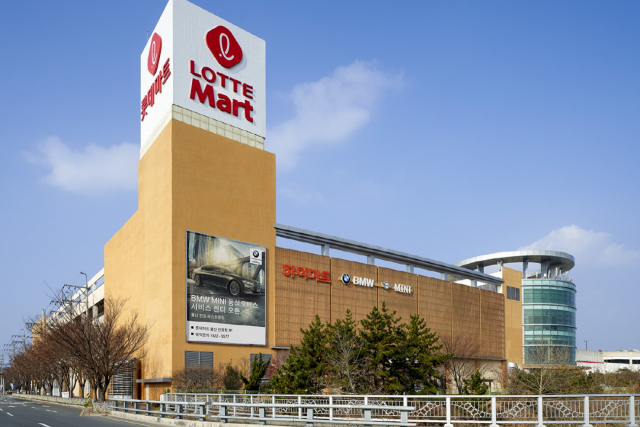 BMW와 미니 딜러인 동성모터스의 울산 진장 롯데 패스트레인 서비스센터가 들어선 롯데마트 울산 진장점.BMW코리아 제공
