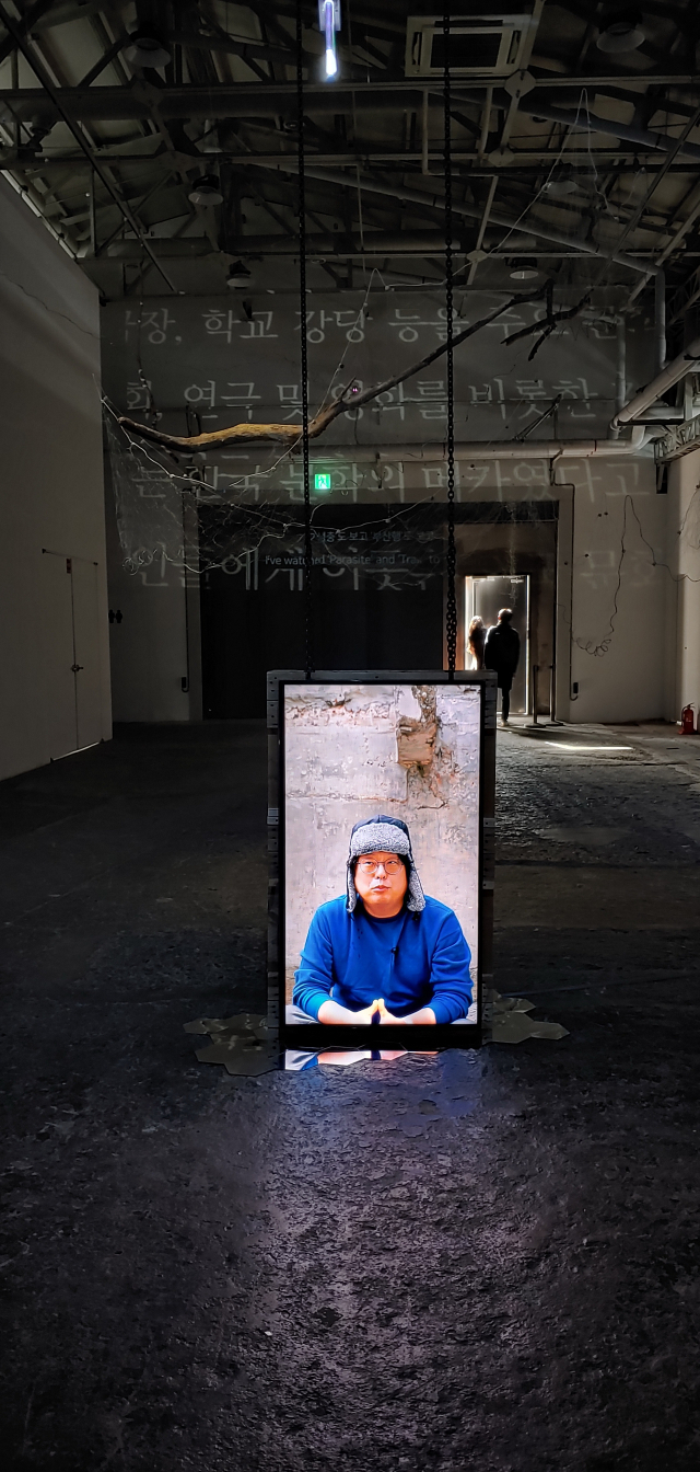 이장욱의 ‘피난 온 언어'. 오금아기자