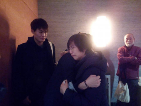 장례미사에 참석한 지현 씨 친구들.