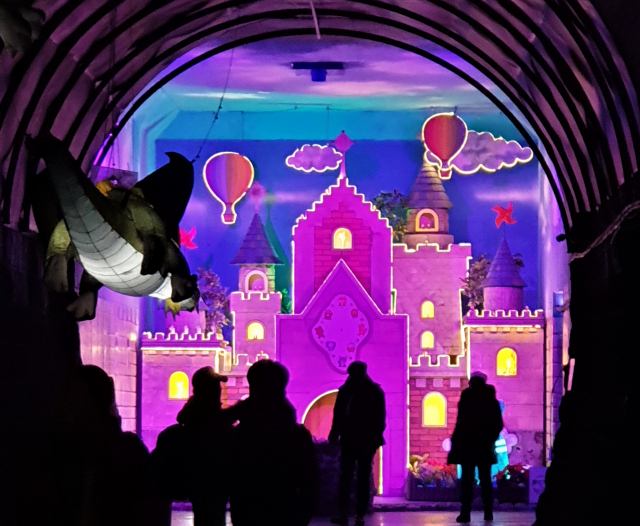 용궁 정문인 ‘아쿠아 캐슬’.