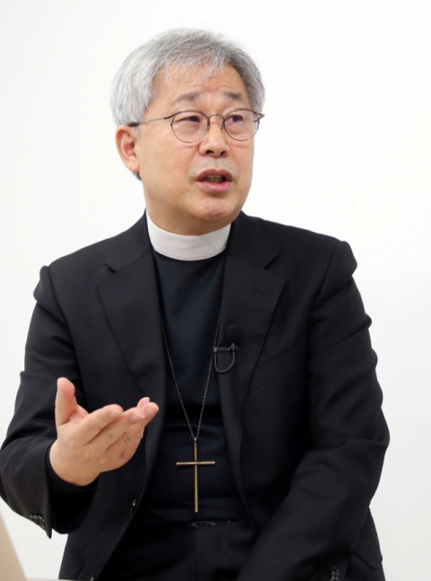 한석문 부산NCC 회장이 지난 6일 ‘정치와 종교’에 관해 말하고 있다. 강원태 기자 wkang@