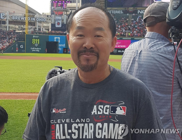 류현진 전담 트레이닝 코치로 활약했던 LG 트윈스 김용일 코치 [연합뉴스 자료사진]