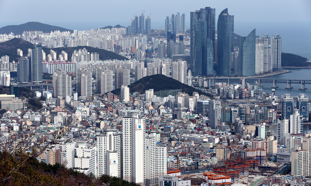 해운대구 수영구 일대 아파트단지 모습. 부산일보DB