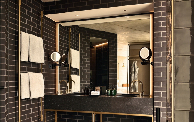 2021년까지 일회용 대신 대용량 용기의 어메니티를 도입하기로 한 인터컨티넨탈호텔 욕실 모습. 인터컨티넨탈호텔 제공