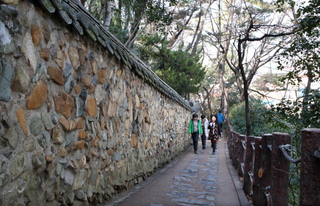‘부산진지성’으로 불리다 최근 제 이름을 되찾은 ‘부산진성’. 부산일보DB