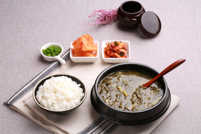 시락국밥. 할매손충무김밥 제공