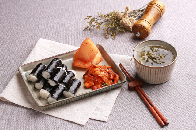 충무김밥. 할매손충무김밥 제공