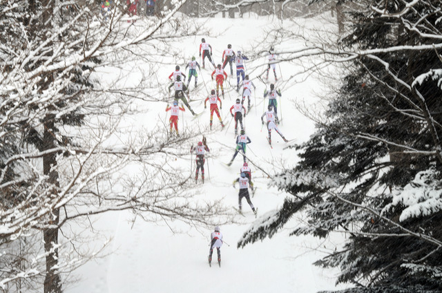 일본 삿포로 시라하타야마 오픈 스타디움에서 2017 삿포로 동계아시안게임 스키 크로스컨트리 여자 15km 매스스타트 경기가 열리고 있다. 2017.2.26 (사진=연합뉴스)