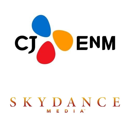 CJ ENM(위)과 스카이댄스 미디어 로고.