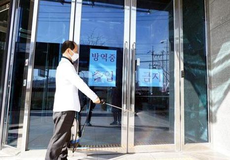 신천지예수교회 부산 안드레교회가 '코로나19'예방 차원에서 교회 내 모임과 출입을 금지하고, 방역을 실시하는 등 확산 방지에 총력을 기울이고 있다.신천지예수교회 제공.