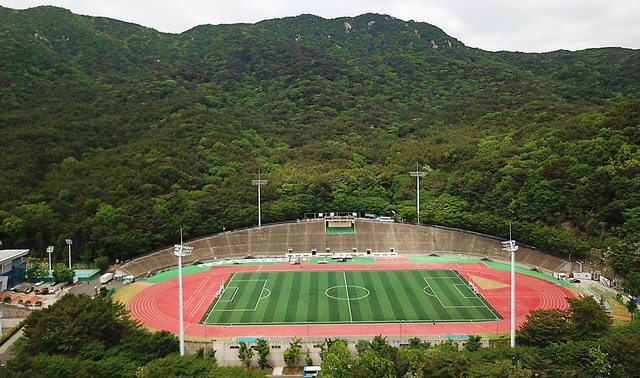 부산대가 부산 금정구 장전동 장전캠퍼스 대운동장 위쪽 공원 부지와 그린벨트 지역 일대 1만 4000㎡ 면적에 부산대 부설 특수학교를 지을 계획을 밝혀 환경단체와 갈등을 빚어왔다. 부산일보 DB