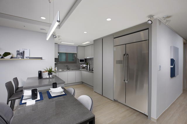 쌍용건설이 부산 해운대구 중동 해운대초등학교 인근 부지에 짓는 ‘쌍용 더 플래티넘 해운대’의 견본주택 내부 모습. 쌍용건설 제공